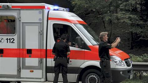 Abschleppwagen Kracht Auf Autobahn1 Auf Lastwagen