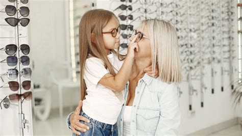 Paraître plus jeune avec des lunettes nos conseils