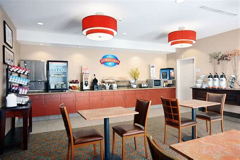 Baymont_Amenities_Breakfast4_Denver | Wyndham Franchise Opportunities