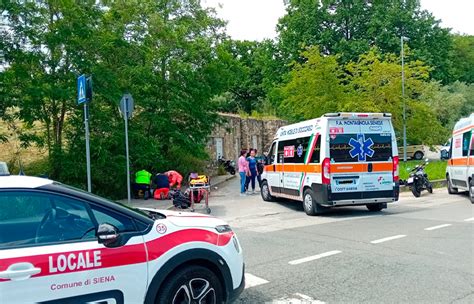 Siena Incidente In Via Aldo Moro Tra Un Auto E Una Moto