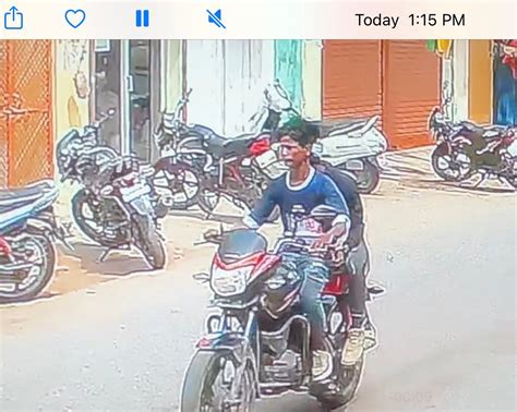 ब्रोकर्स की दुकान से दिन दहाड़े बाइक सवारों ने पार किए 19 हजार Bike