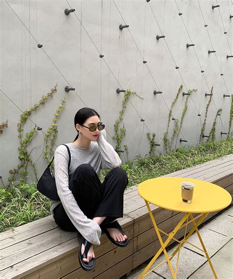 Học lỏm chiêu ăn mặc từ hot girl Bạch Tuyết cao m xứ Hàn bạn nhất định lên level mặc