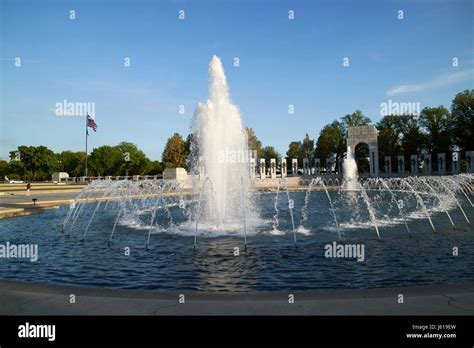 memorial pool and fountains of the national world war 2 memorial ...