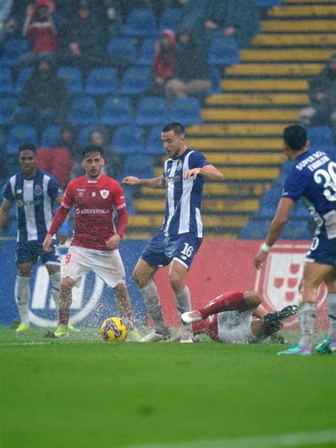 Jogo Entre Santa Clara E Porto Pela Ta A De Portugal Suspenso