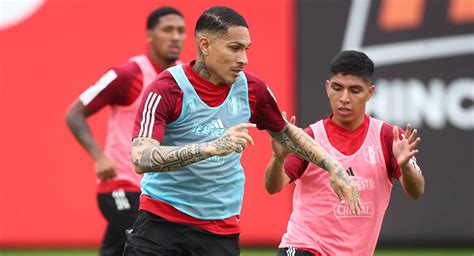 Paolo Guerrero Entrena Con Per Pensando En El Arranque De Las