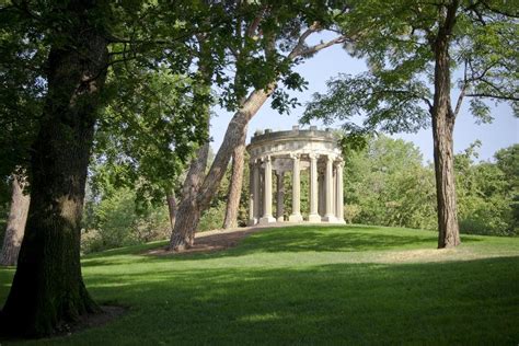 Jardín Histórico El Capricho cuyo origen se remonta a finales del