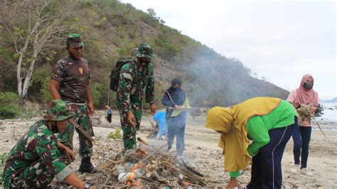 Bersihkan Sampah Di Pantai Untuk Bangkitkan Kembali Objek Wisata Cara