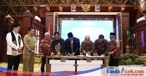 Arsjad Rasjid Kukuhkan Pengurus Kadin Aceh News Banda Aceh