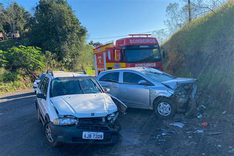 Colis O Frontal Deixa Dois Feridos Na Br Em Guaraciaba