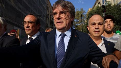 Puigdemont asegura que logró huir a Francia sentado en el asiento