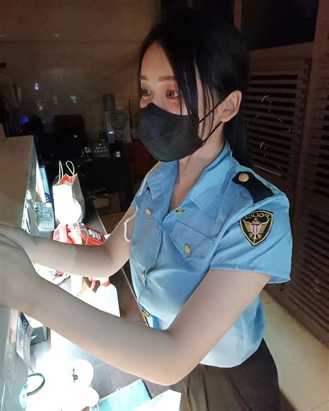 【btc365幣投】正妹警衛制服底下藏「兇殘胸器」 戰鬥力滿分不要輕易挑戰 幣投btc365官方博客