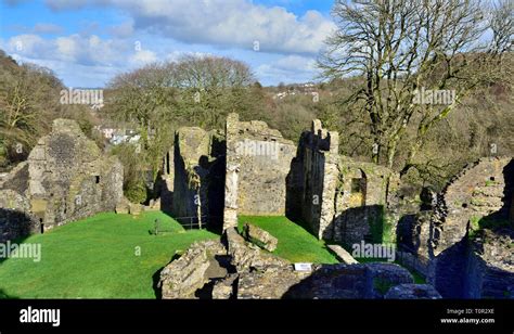 Okehampton castle ruins devon england hi-res stock photography and images - Alamy