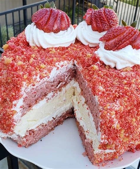 Epic Strawberry Crunch Cheesecake Ketorecipes Strawberry Crunch