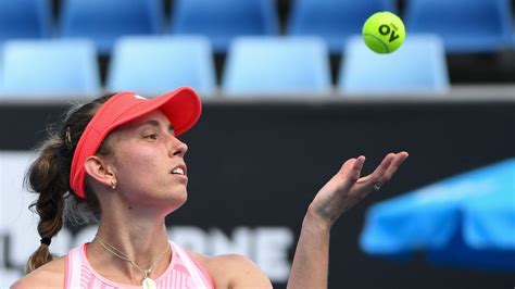 Open D Australie Elise Mertens Souffre Mais Se Qualifie Pour Le