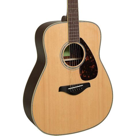 Dreadnought vs Jumbo Acoustic Guitar - Guitar Space