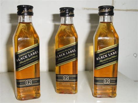 Miniatura Whisky Johnnie Walker Black Label Mini Garrafa R