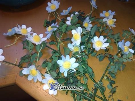 Разноцветные ромашки из вискозных салфеток