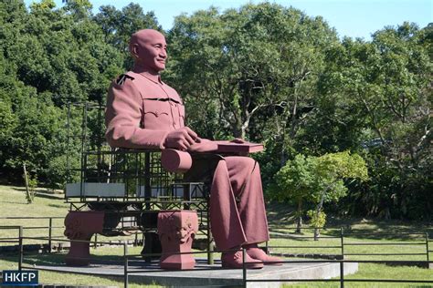 Ta Wan Va Retirer Les Derni Res Statues Du Chef De L Re De La Loi