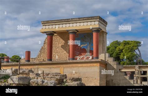 Magnificent Ruins Of The Knossos Palace Complex A Bronze Age