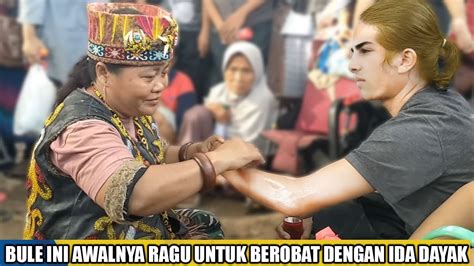 Bule Ini Kaget Lihat Pengobatan Ida Dayak Sembuhkan Hanya Sekali Urut