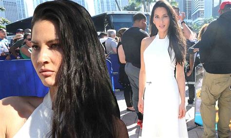 Olivia Munn Looks White Hot As She Shows Off Her Sensational Figure Daily Mail Online