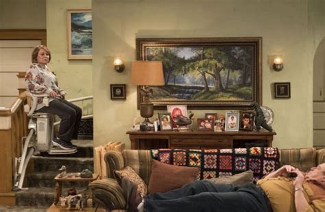 Roseannes Chair Roseanne Season 10 Episode 3 Tv Fanatic