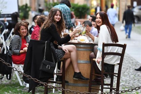 No Alla Proroga Del Suolo Gratuito La Rabbia Di Baristi E Ristoratori