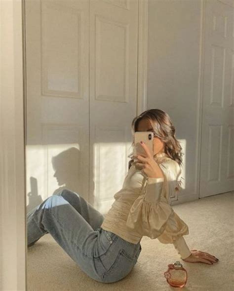 12 Poses To Get The Best Mirror Selfie Society19 Mirror Selfie