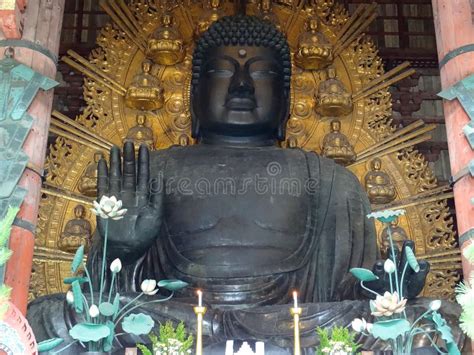 La Gran Estatua De Buda En El Templo De Todai Ji En Nara Imagen