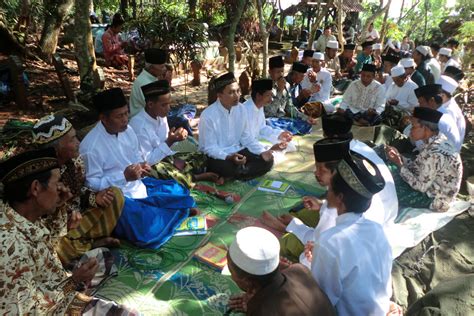 Menyoal Tradisi Nyekar Jelang Ramadan Bincang Syariah