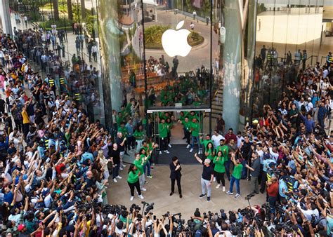 Looking To Break Into The Indian Market Apple Opens Its First Store In