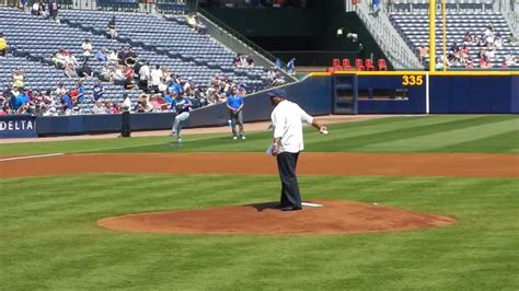 Bo Jackson Throws 1st Pitch At Braves And Royals Game 41713 Youtube