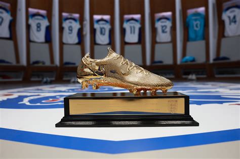 Harry Kane: Striker Wins the Golden Boot - Thomas Lyte