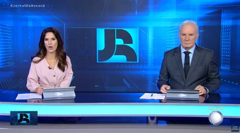 Jornal da Record registra o dobro de audiência do SBT Brasil