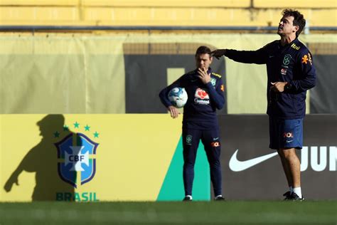 Diniz Ensaia Mudan As Na Sele O Para Jogo O Uruguai Veja O