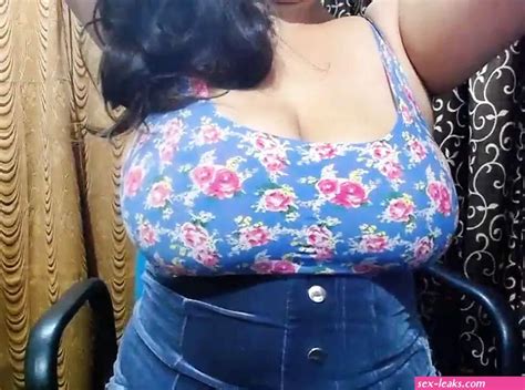 Mallu Bhabhi Show Boobs Live Sex Leaks