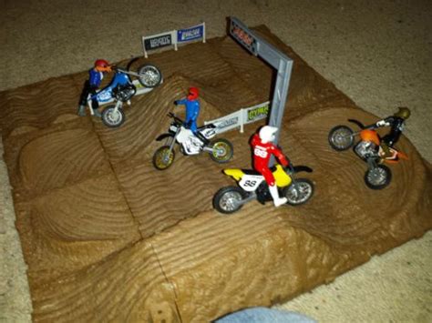 Jakks Pacific Mxs Motocross Race Track Set Dirt Bikes Motorcycles 2011