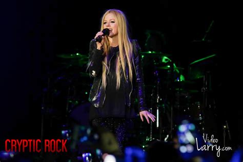 Interview - Avril Lavigne - Cryptic Rock