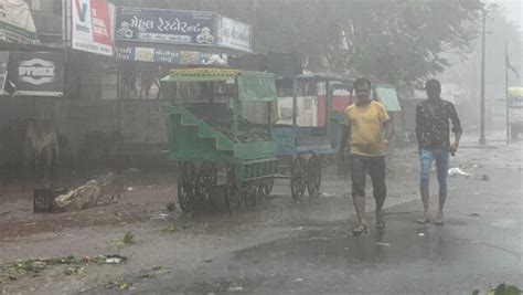 Wb Rain Forecast Till 13th April সোমে ৫০ কিমিতে ঝড় হবে বৃষ্টি