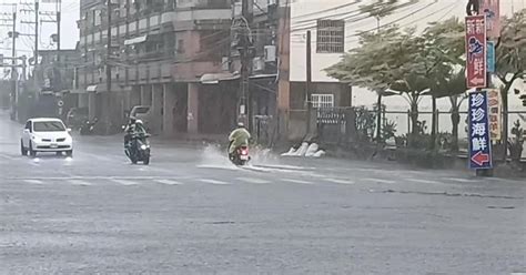 颱風雨勢來襲又遇「天文年度大潮」 東港一度水漫街頭 縣市防颱動起來 地方 聯合新聞網