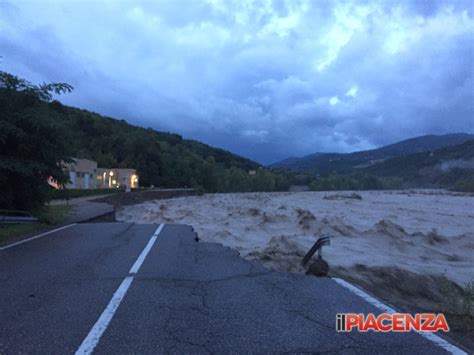 Maltempo In Calabria Volontari Anpas E Vigili Del Fuoco