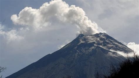 El Volc N Tungurahua Presenta Actividad En Ecuador Mesa Redonda