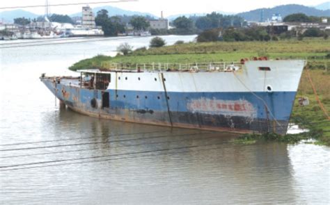 Da Gl Ria Na Marinha Americana Ao Abandono Em Itaja Descubra A