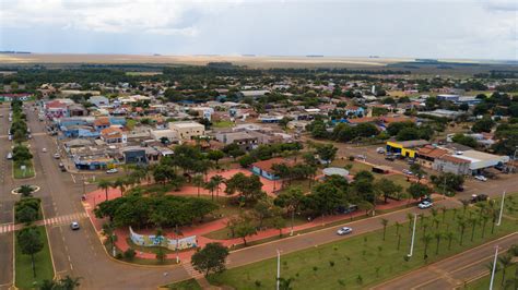 Prefeito Vinicius Terin visita construção de casas populares mais