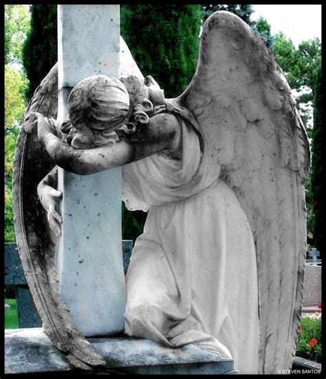 Weeping Statue Of Angel Weeping Angel Angel Statues Angel Sculpture