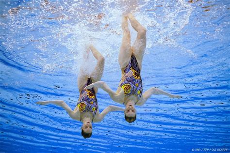 Synchroonzwemsters Noortje En Bregje De Brouwer Pakken Zilver In Doha