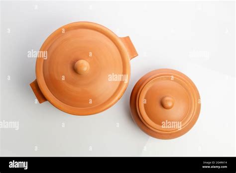 Clay Cooking Pots Hi Res Stock Photography And Images Alamy