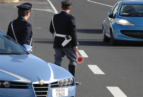 Intensa Attivit Di Controllo Della Polizia Stradale Sanzioni