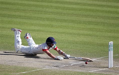 Simon Kerrigan Dives To Make His Ground Espncricinfo