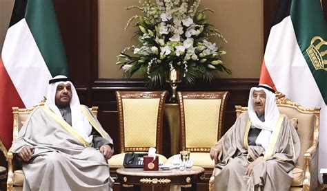 Kuna Kuwait Amir Receives Top Officials